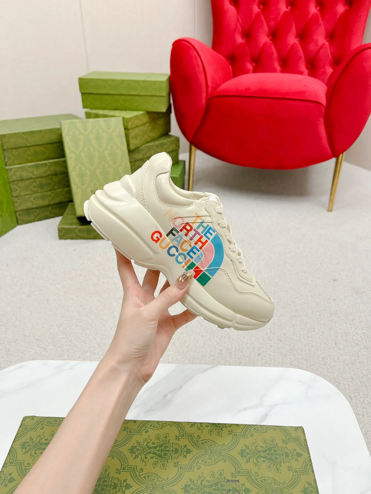 👟👟Ex-factory price 700👟👟 Men +10 Gucci’s top version of couple’s dad shoes series is new! 🖤 ⚠GG couple’s dad shoes have been very popular in recent years; new colors are updated constantly; new colors are updated, and our home and counters have new ones at the same time. This classic dad shoe is popular among celebrities and Internet celebrities. Anchors and others are sure to plant grass and call ❤ Classic fashion style, distressed leather surface, 5D drawing printing; mixed surface splicing colors, etc... Original customization (off-white eco-friendly cowhide, first layer of cowhide inside), original outsole... Shiny colorful drawings embellish the sides of the shoe body, old color rubbing, package production technology, 1:1 creation / only to make the best shoes. ⚠️ Comes with high-end full package at the counter. …………………………………………………… 👑❥∙Colour: Doraemon model/Mickey Mouse model/Lip model/Donald Duck model/Anchor model/Classic red and green striped logo model/NY letter model/Rainbow letter model/Red ebony cloth model/G letter pink cloth model/North Face joint model/Little Bear model/New blue color model/New orange color model 👑❥∙Size: Women’s model 35-40 Men's 39-44